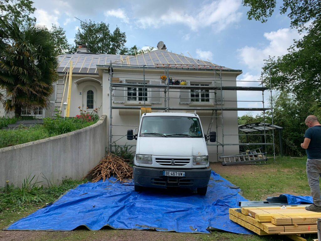 Chantier toiture — vue extérieure maison — L'Atelier des Toits Paris