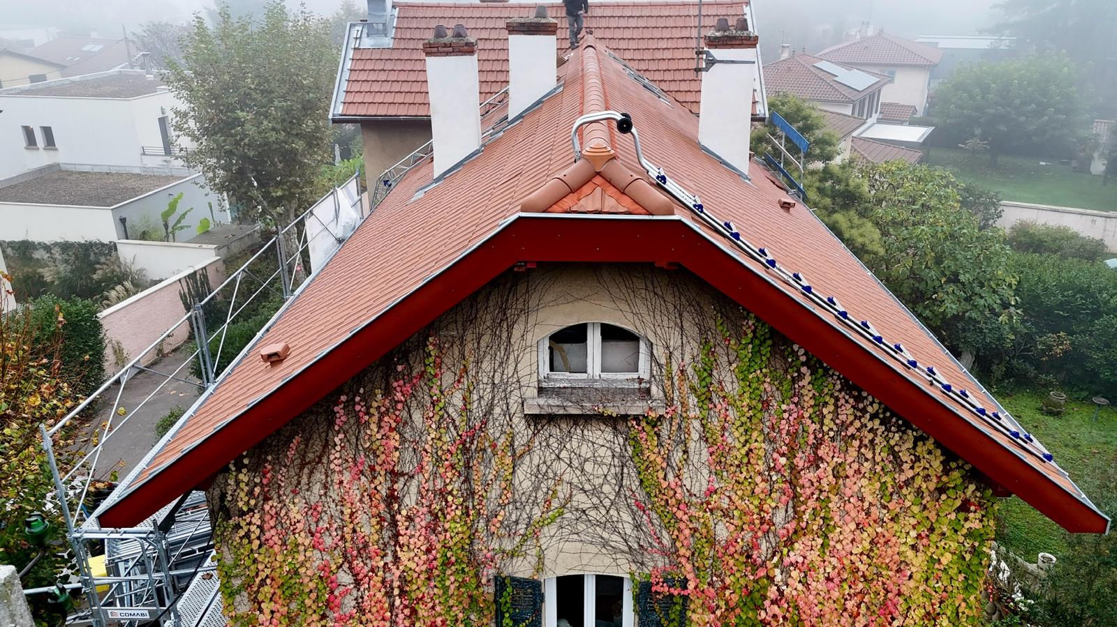 Toiture avec plusieurs souches de cheminée